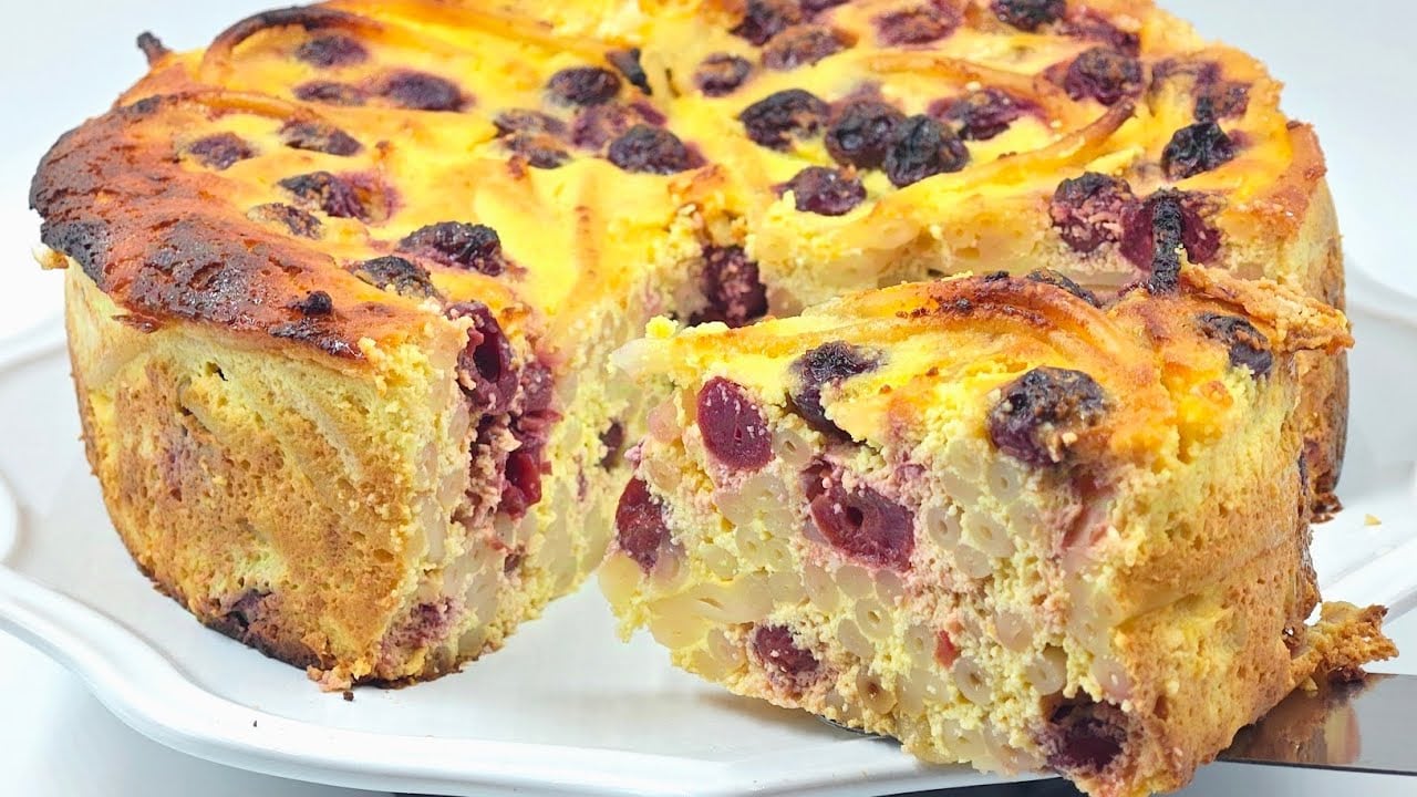 Gâteau de pâtes avec ricotta et griottes