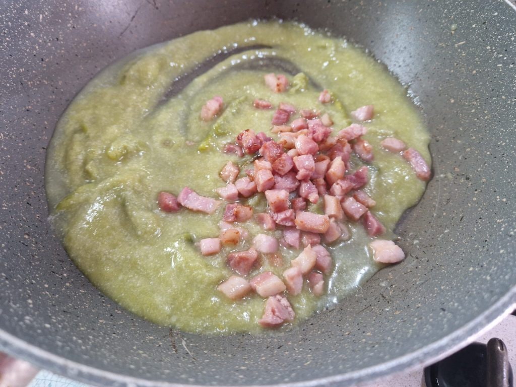 Les linguines aux asperges et bacon croustillant