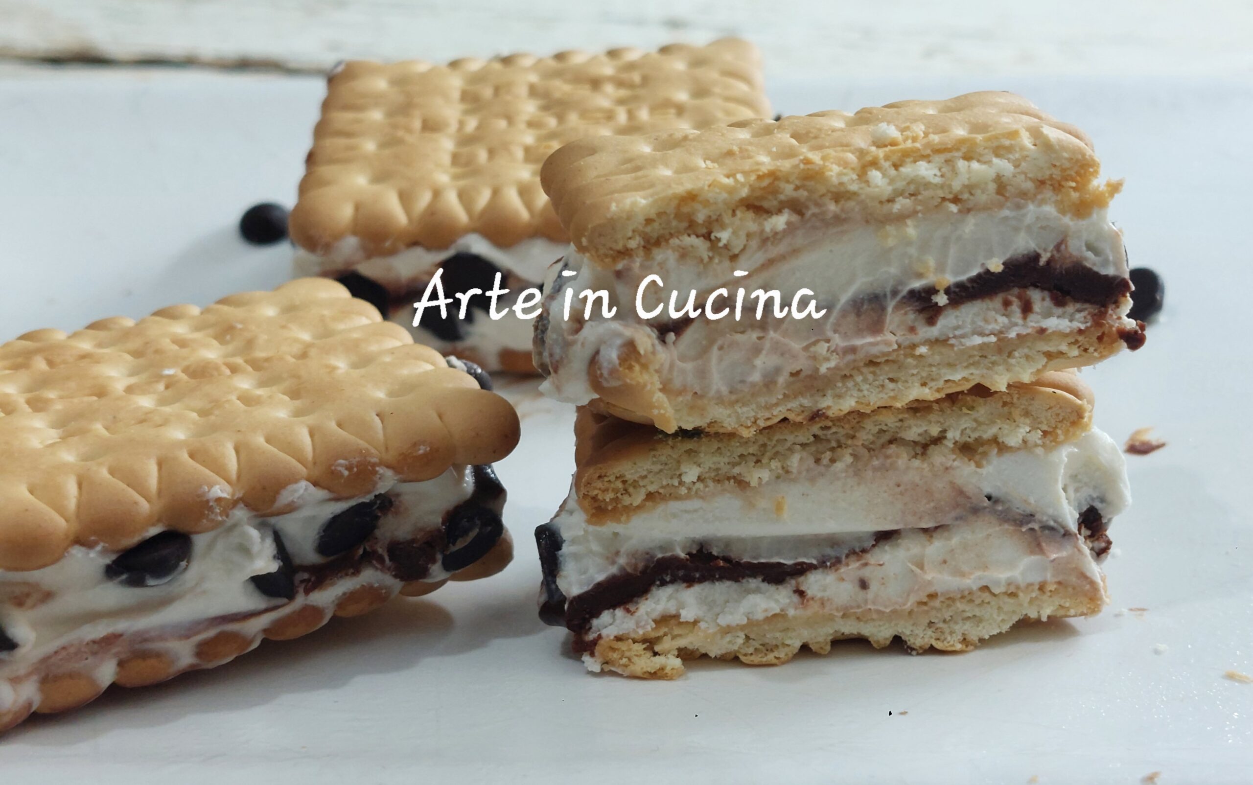 BISCUITS SANDWICH à la crème et au chocolat