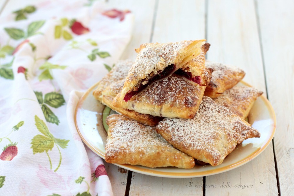 Rectangles de pâte feuilletée avec confiture