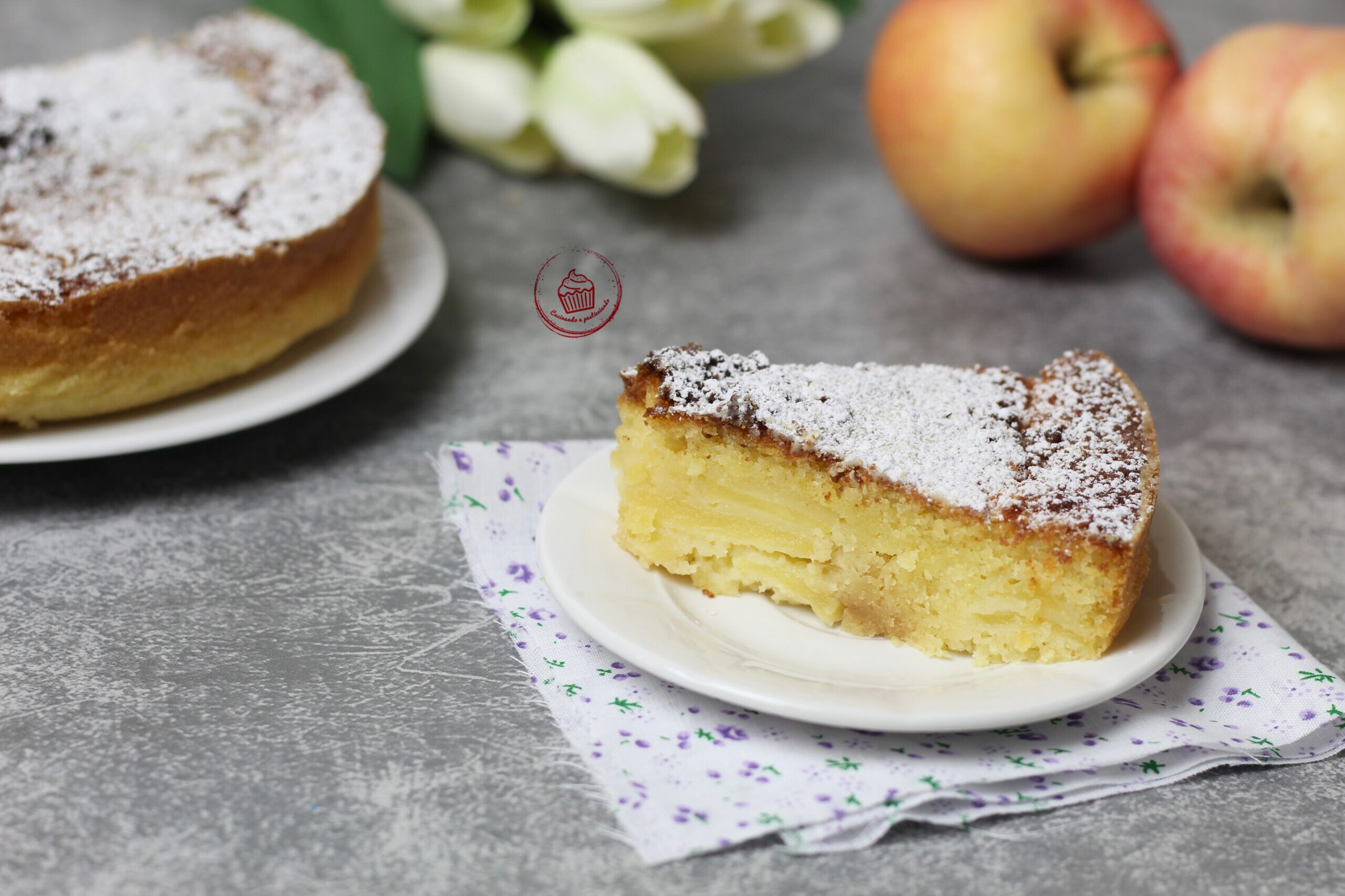 Gâteau crémeux aux pommes cuit dans la friteuse à air