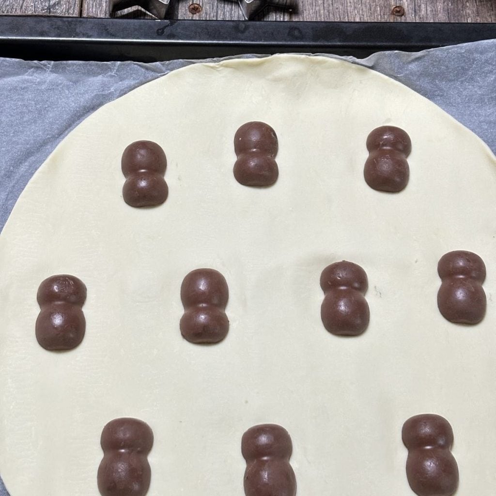Étoiles de pâte feuilletée au chocolat et à la crème