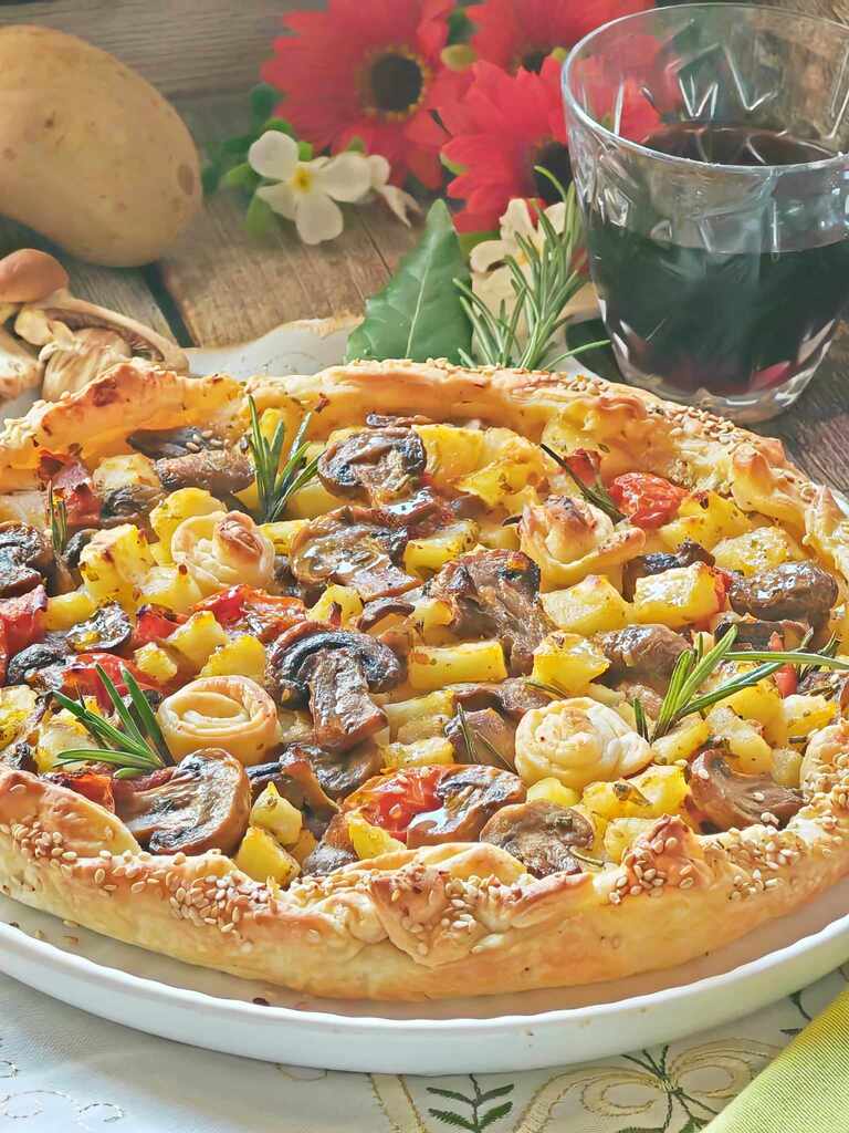 Tarte salée aux pommes de terre et champignons