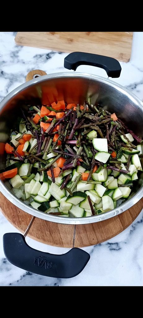Nous ajoutons tous les légumes