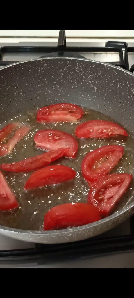 Nous faisons frire les tomates