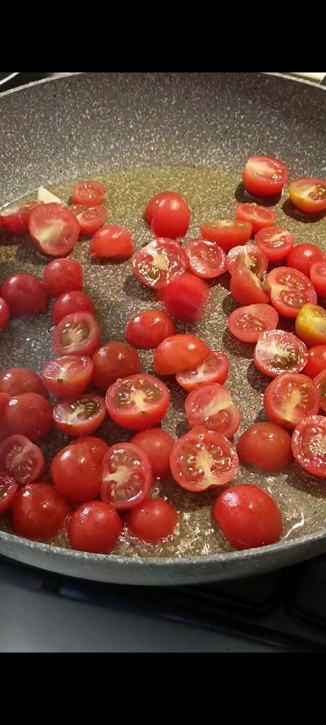 Ajoutons les tomates cerises