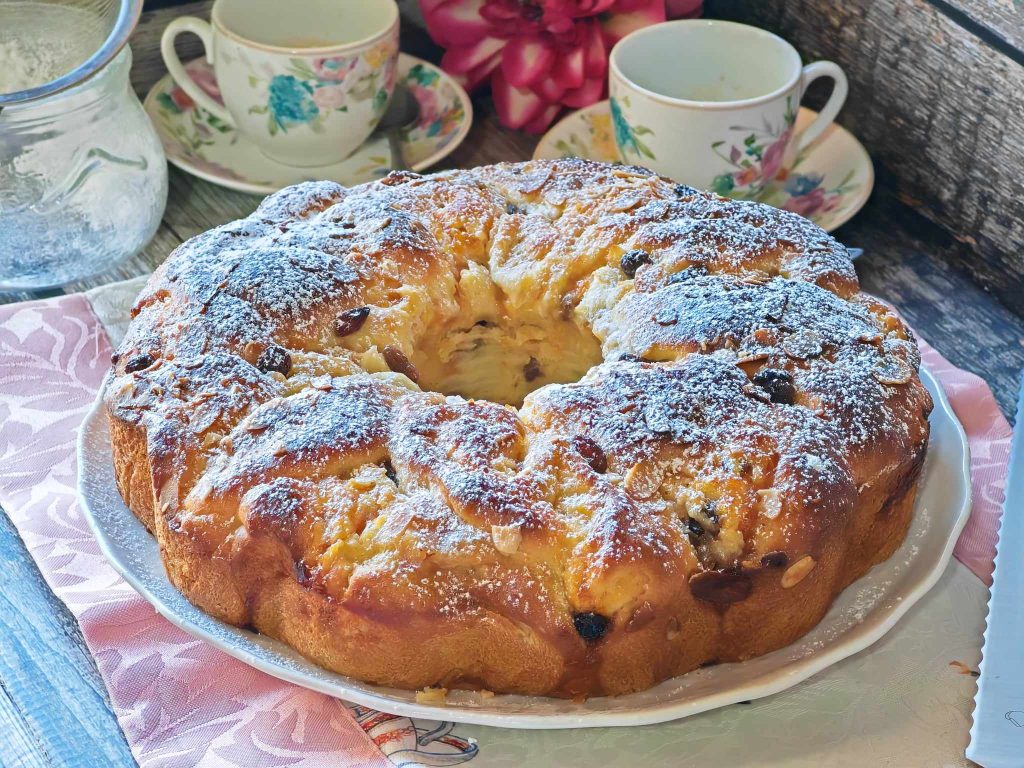 Ghirlanda di pan brioche alle mele