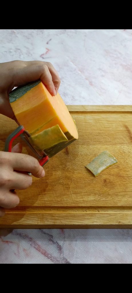 Éliminer la peau de la courge