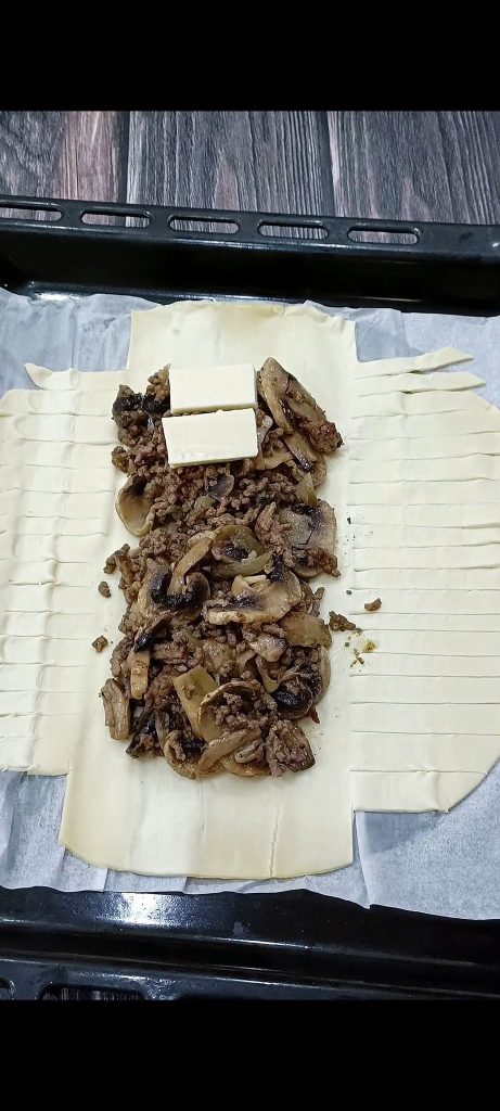Nous répartissons la garniture au centre