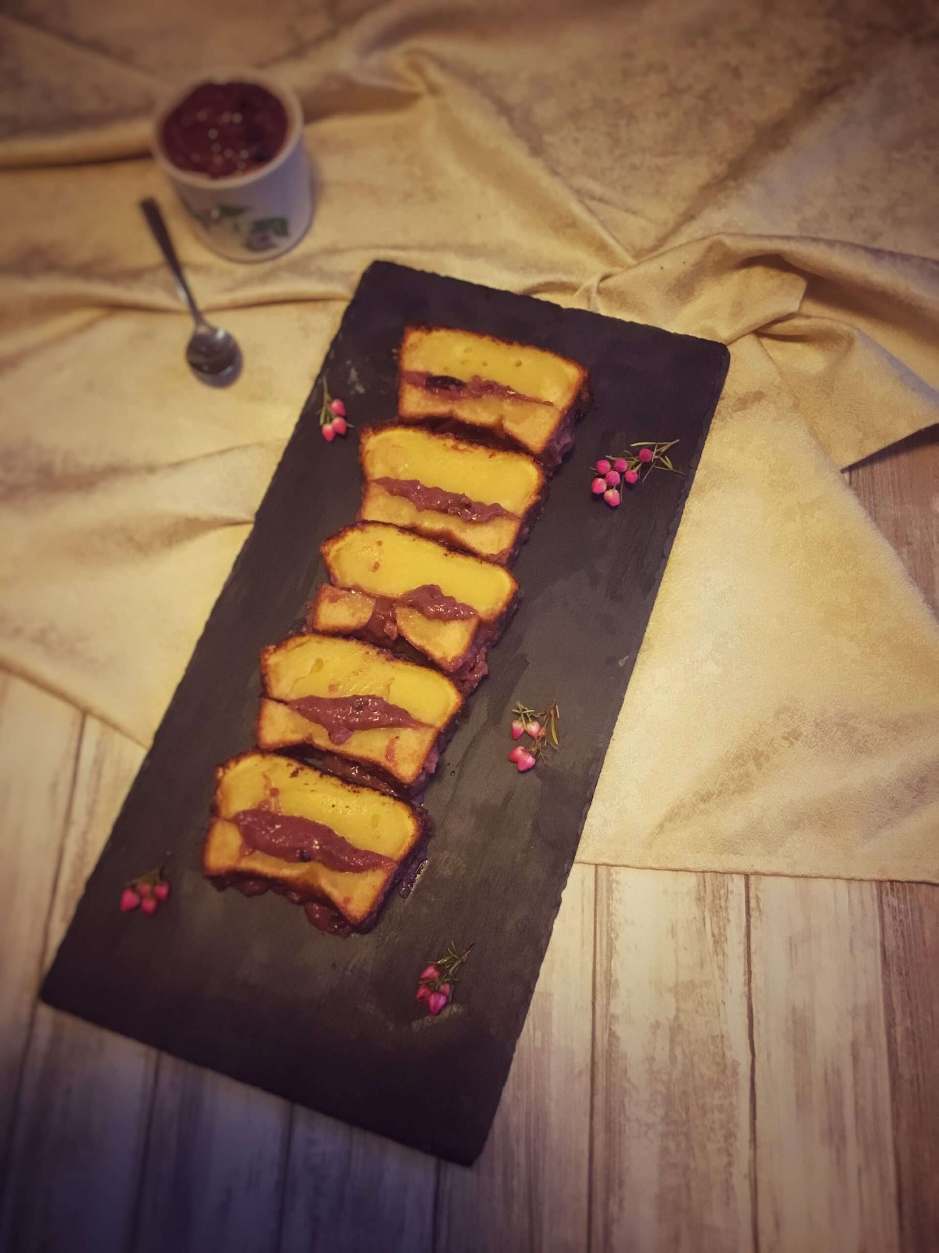 Kasutera avec crème aux cerises (Japon)