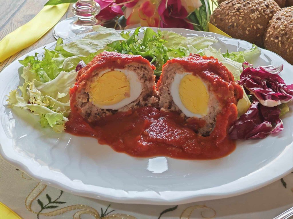 Boulettes à la sauce avec surprise