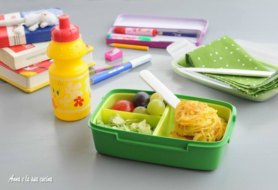 Déjeuner scolaire : omelettes de pâtes et légumes