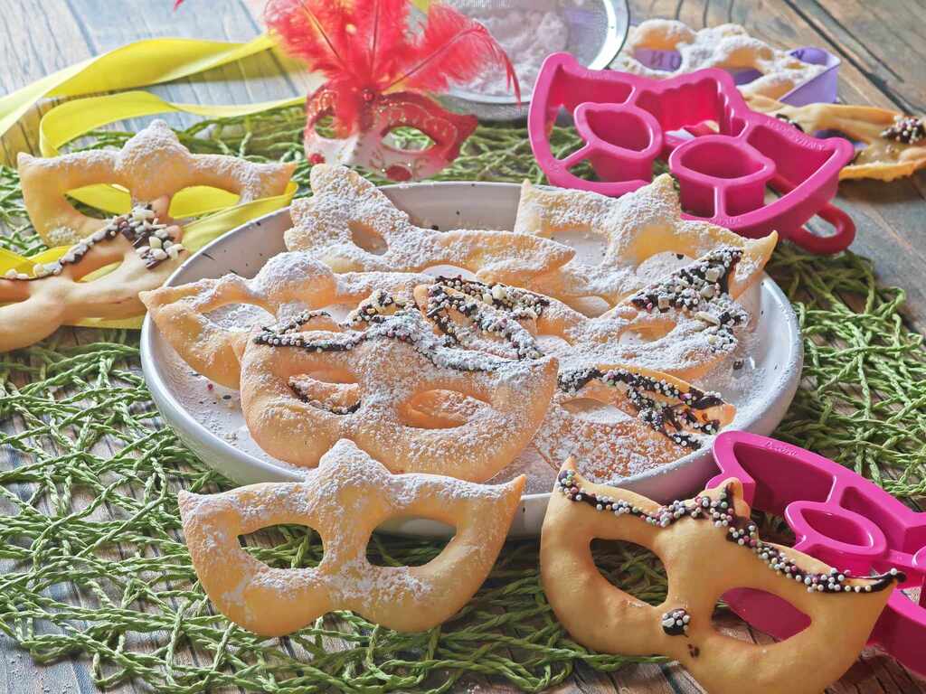 Masques de carnaval en Chiacchiere