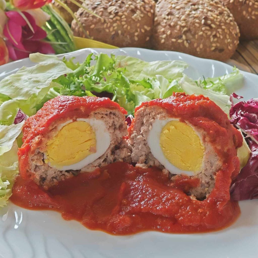 Boulettes à la sauce avec surprise