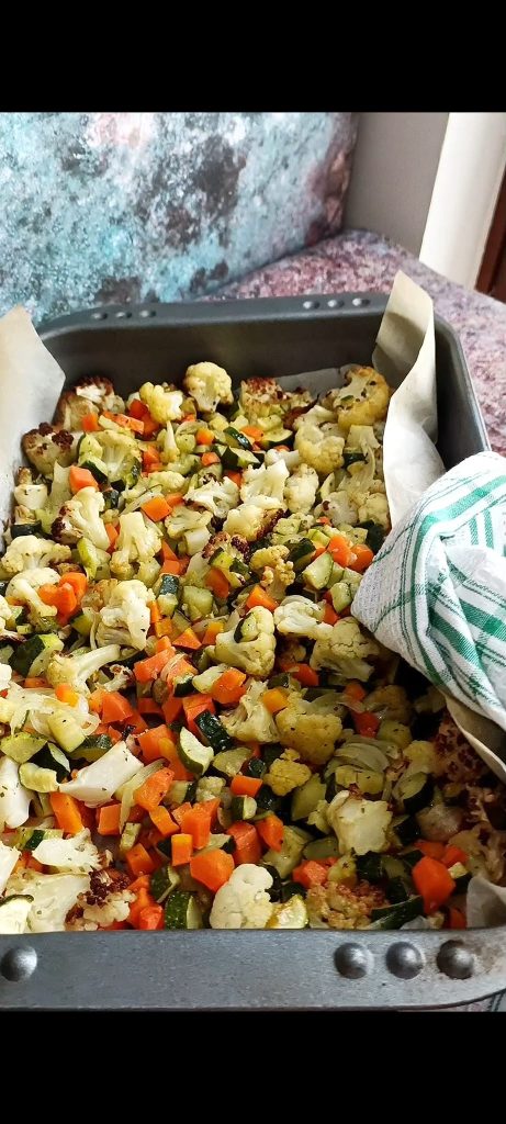 Plat à four avec légumes cuits