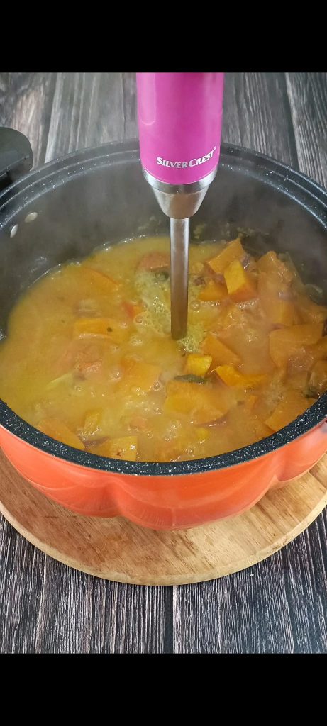 Nous mixons avec un mixeur plongeant