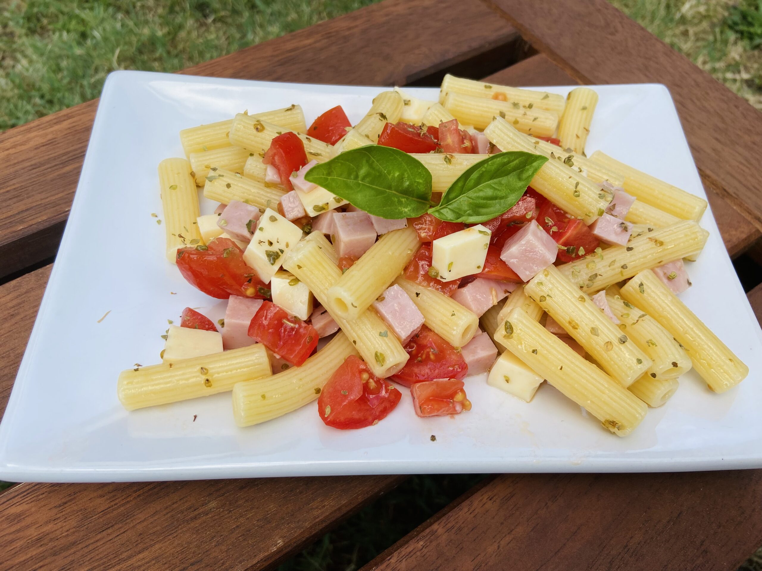 Sedanini avec jambon emmenthal et tomates cerises