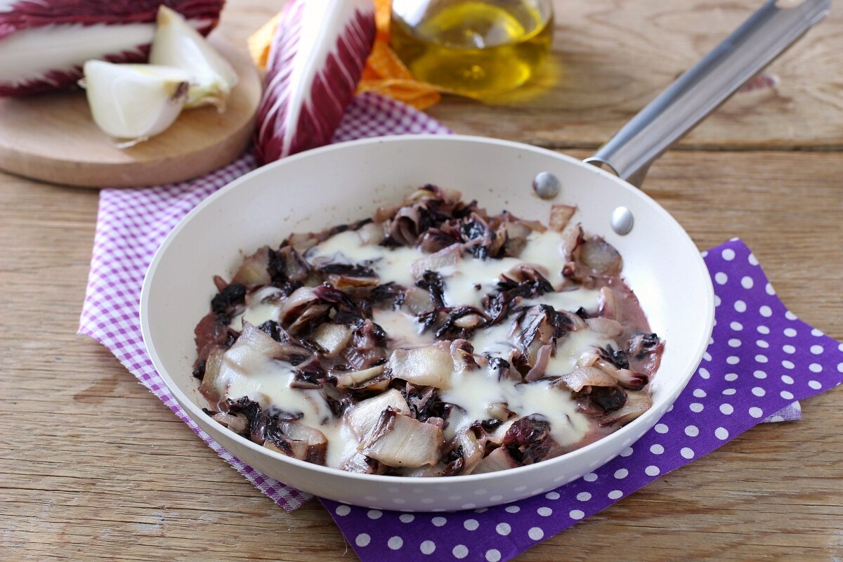 Radicchio à la poêle avec mozzarella