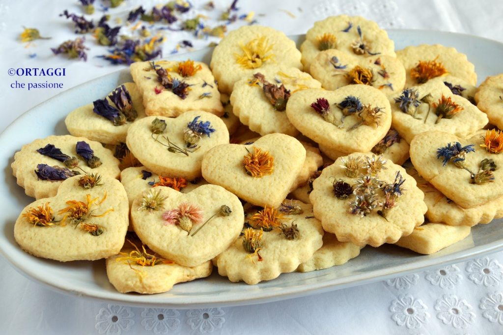 Biscuits aux fleurs comestibles