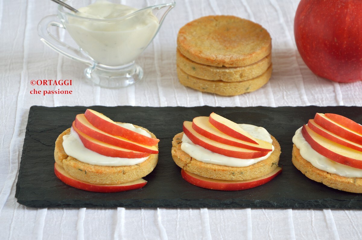Apéritif avec pommes et fromage