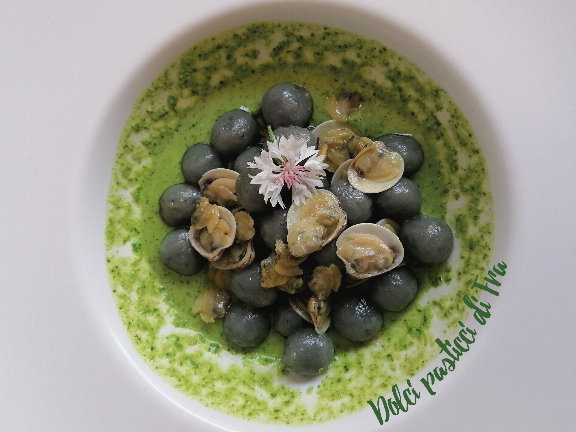 Chicche de pommes de terre violettes aux palourdes