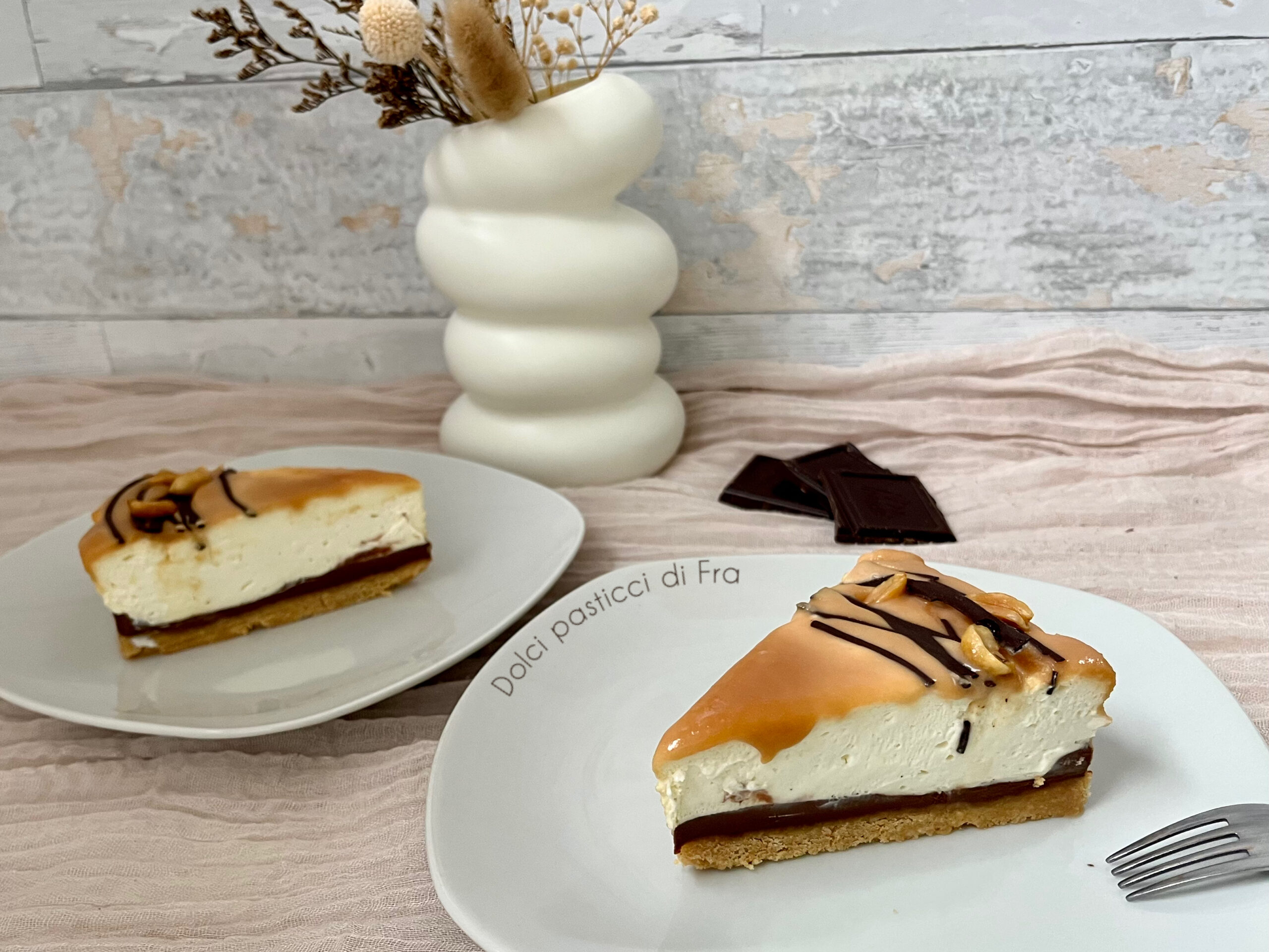 Cheesecake au caramel salé, cacahuètes et chocolat