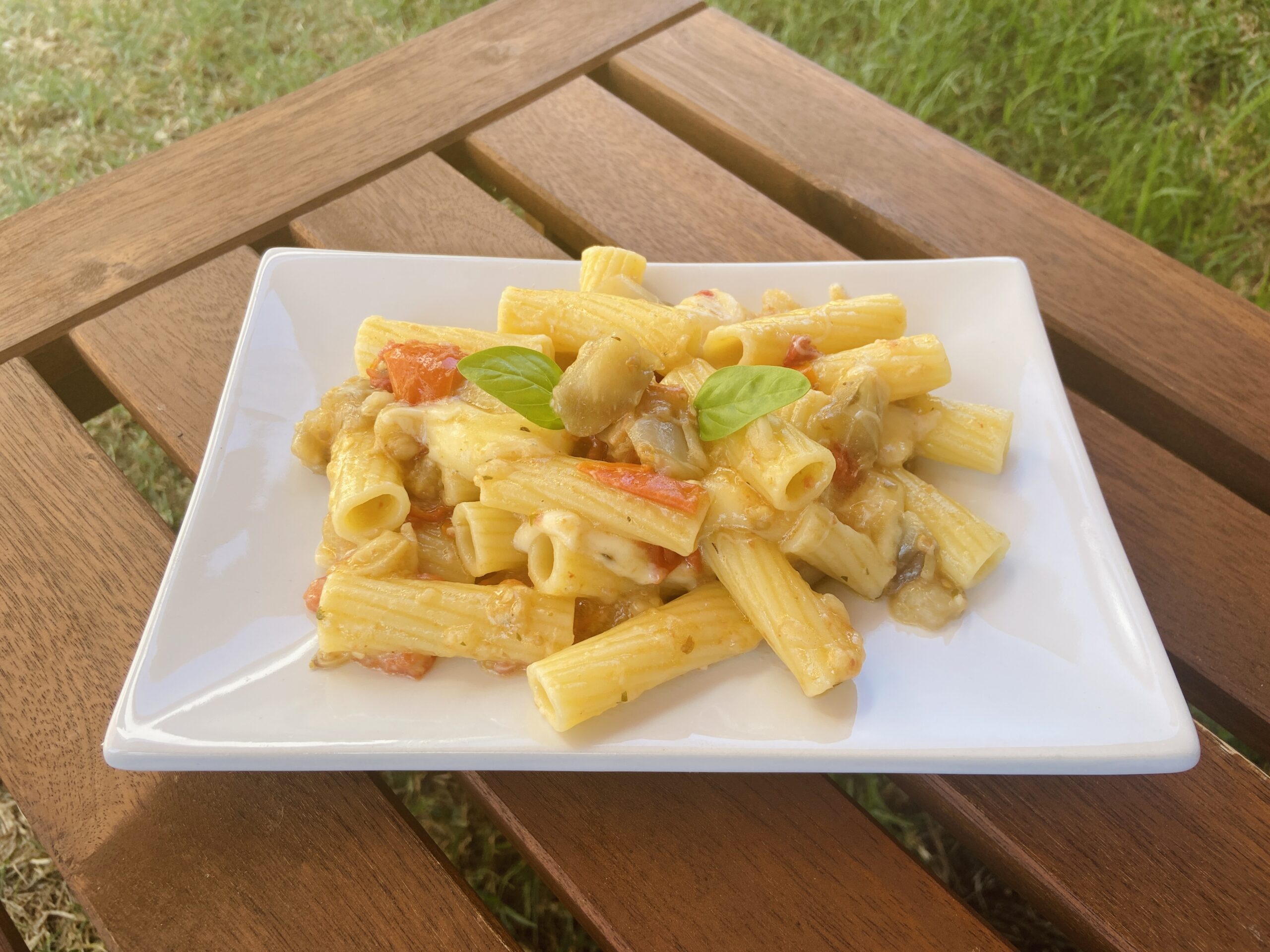 Rigatoni avec aubergines et fontina