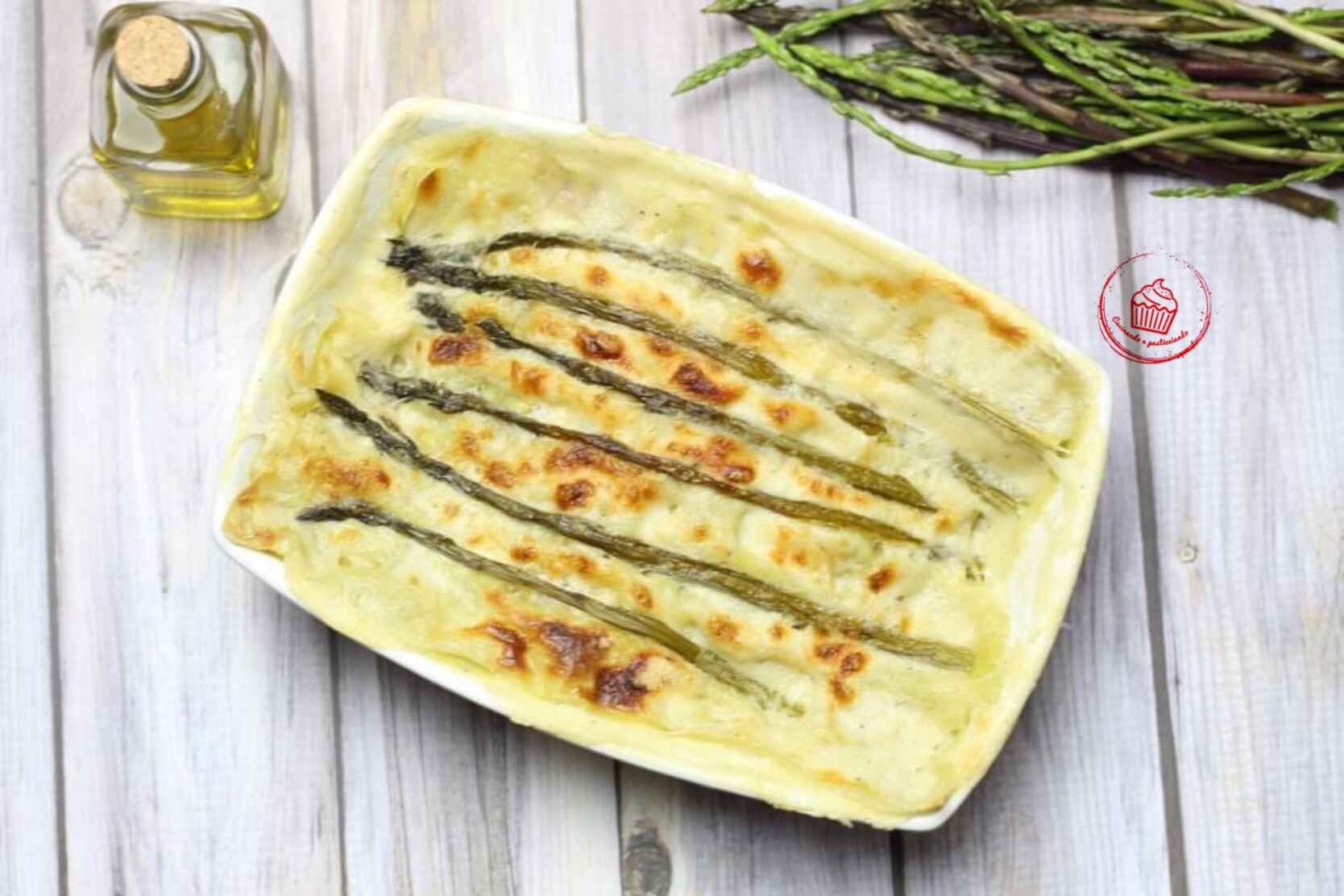 Lasagnes blanches avec asperges, speck et provola