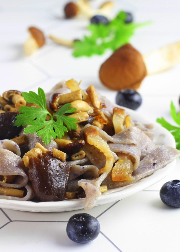 Tagliatelles aux myrtilles avec champignons chiodini