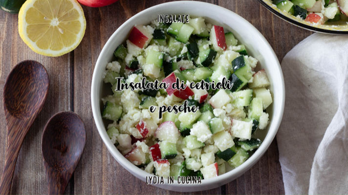 Salade de concombres et pêches avec feta grecque