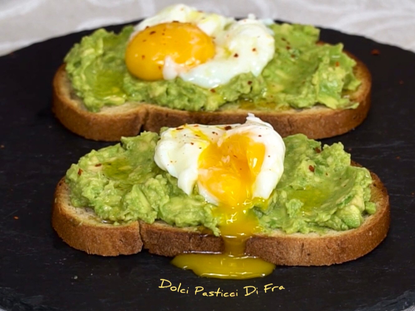 Avocado toast avec un œuf poché