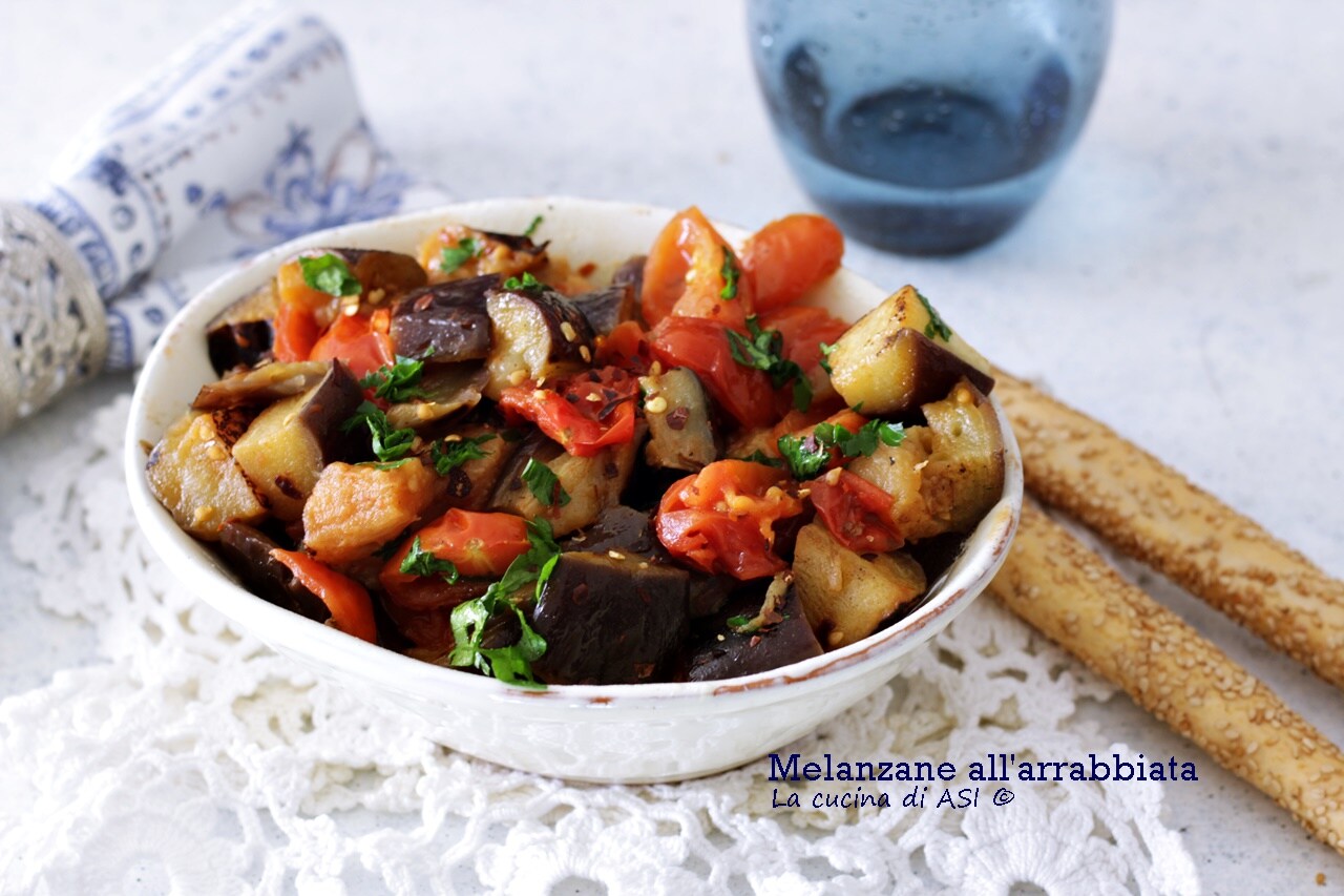 Aubergines à l’arrabbiata à la poêle