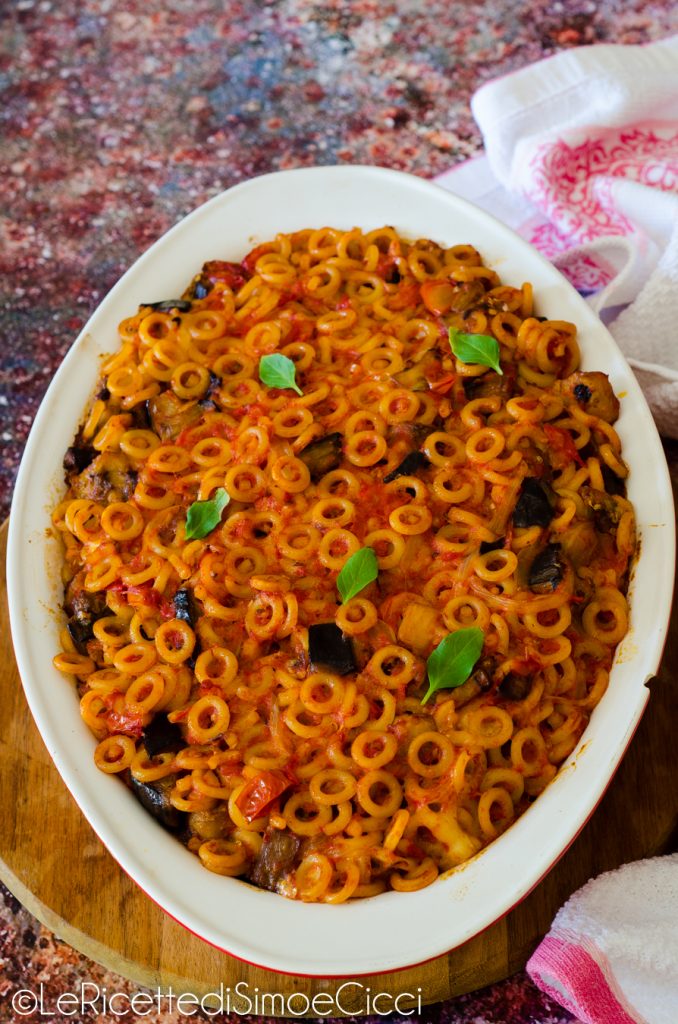 Anelletti au four avec des aubergines