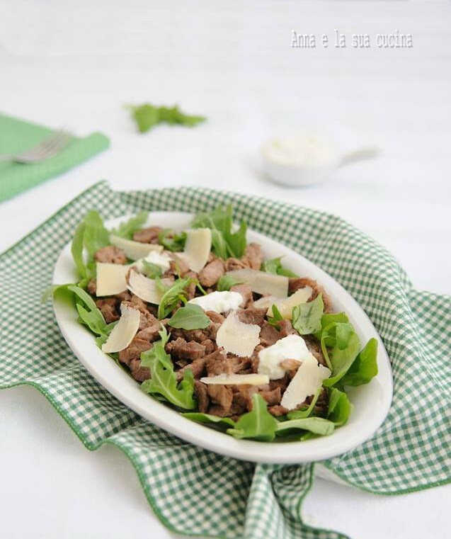 Émincés de veau avec roquette et copeaux