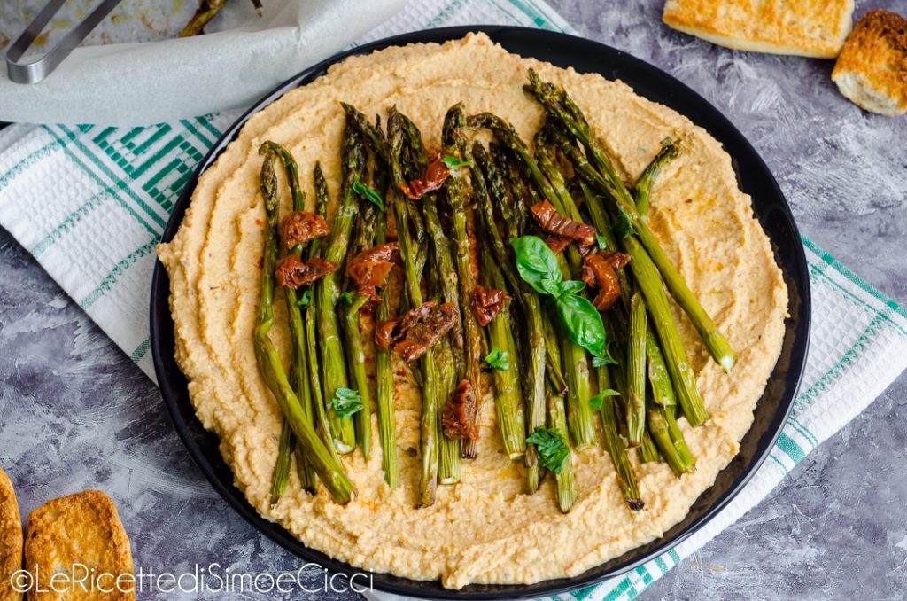 Asperges au four avec houmous de tomates séchées