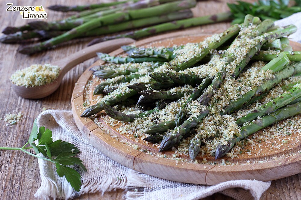 Asperges grillées avec crumble
