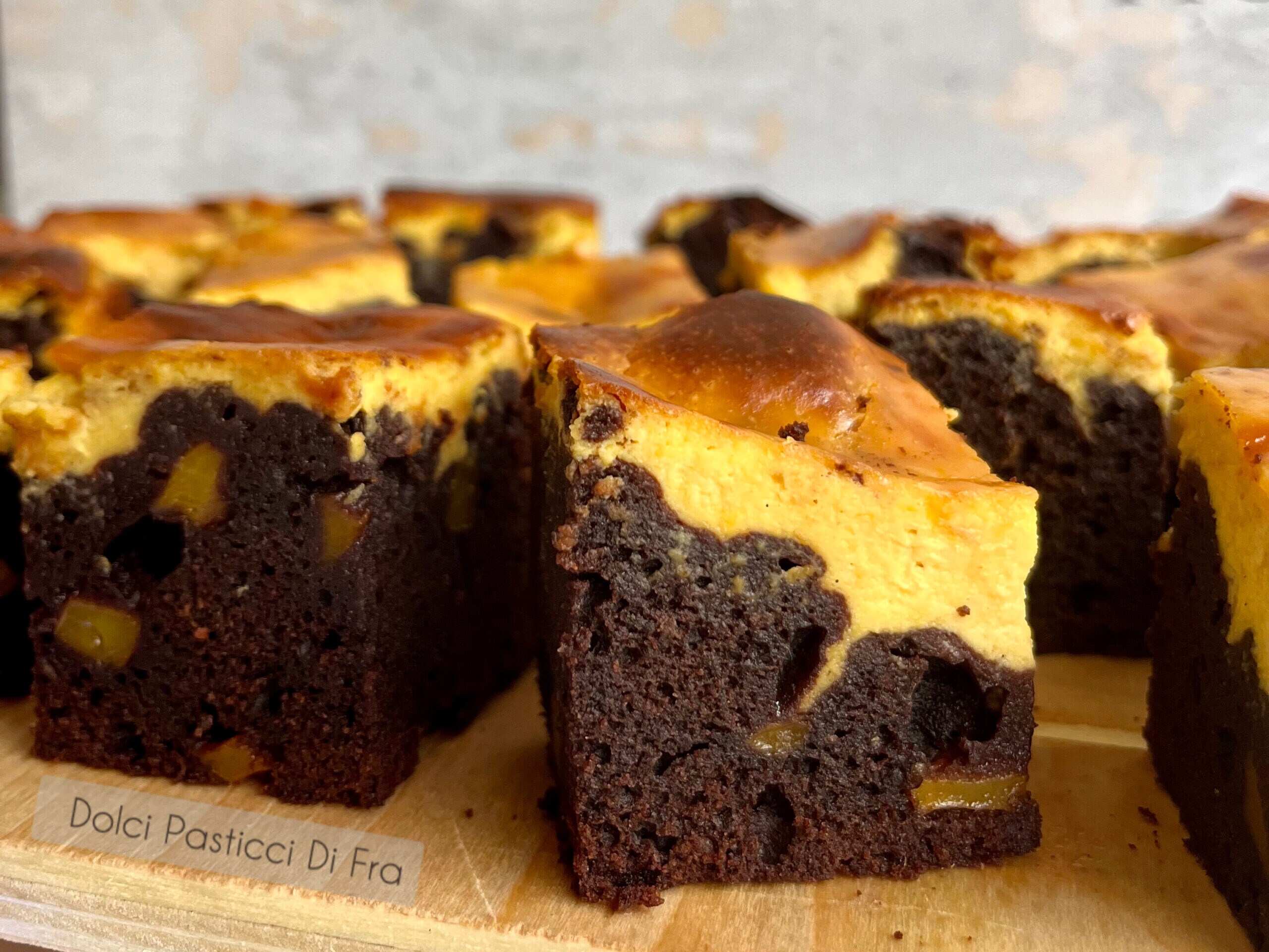 Brownies cheesecake à la mangue sans gluten