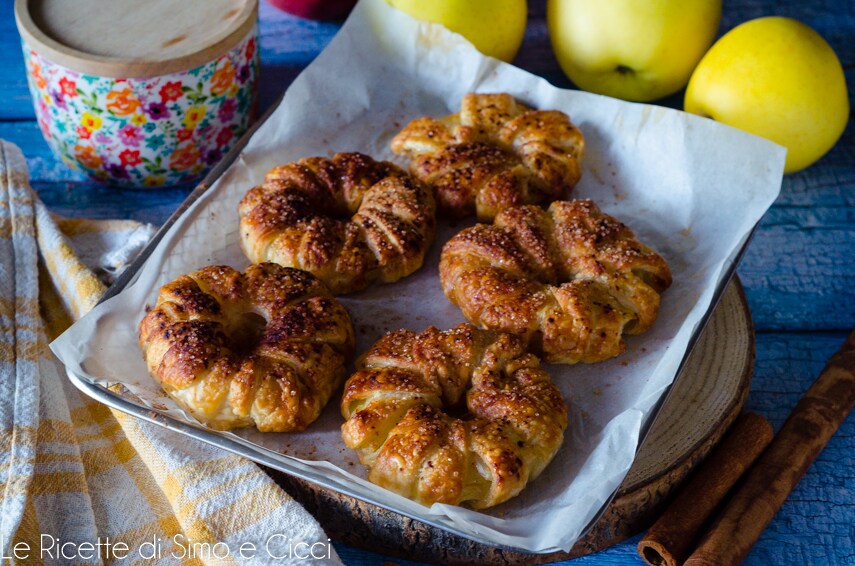 Beignets de pommes avec pâte feuilletée