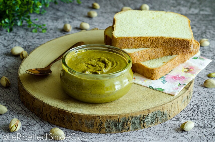 Beurre de pistache sans sucres ajoutés! Fait maison avec un seul ingrédient