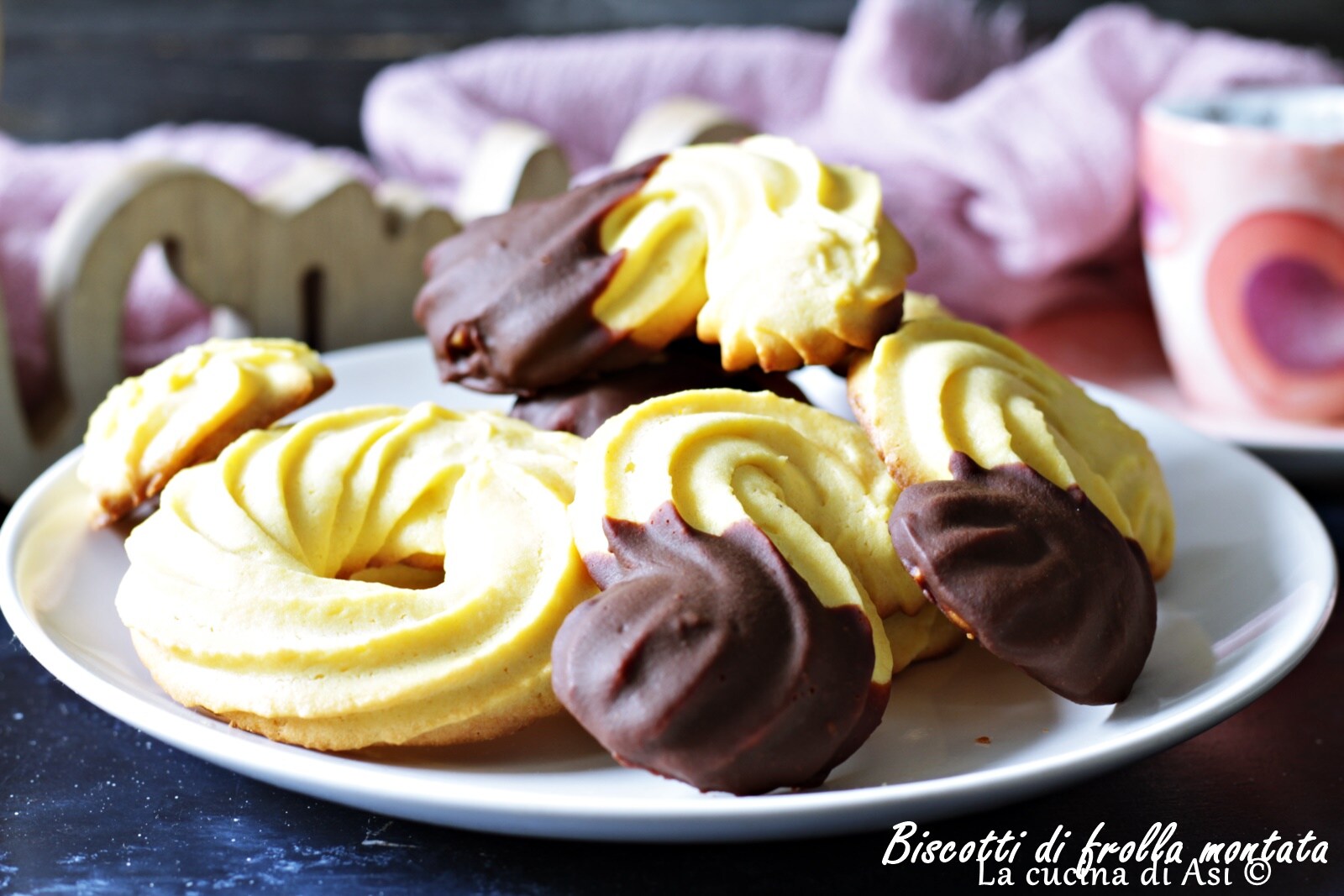 BISCUITS DE PÂTE SABLÉE MONTÉE