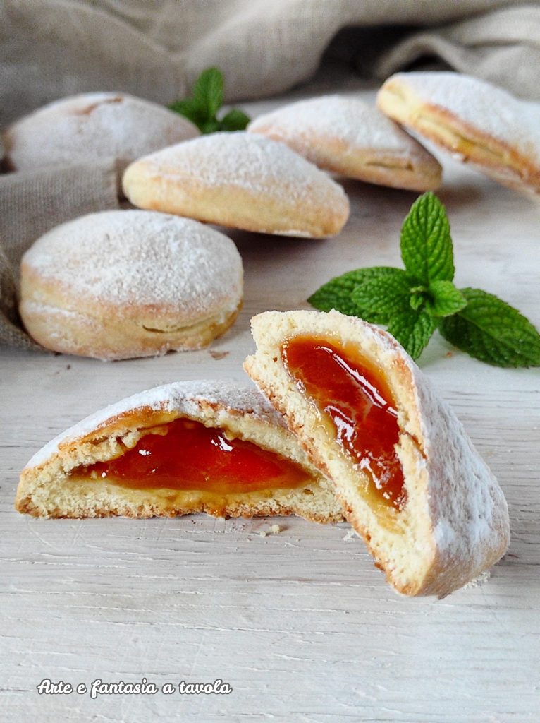 Biscuits fourrés à la confiture