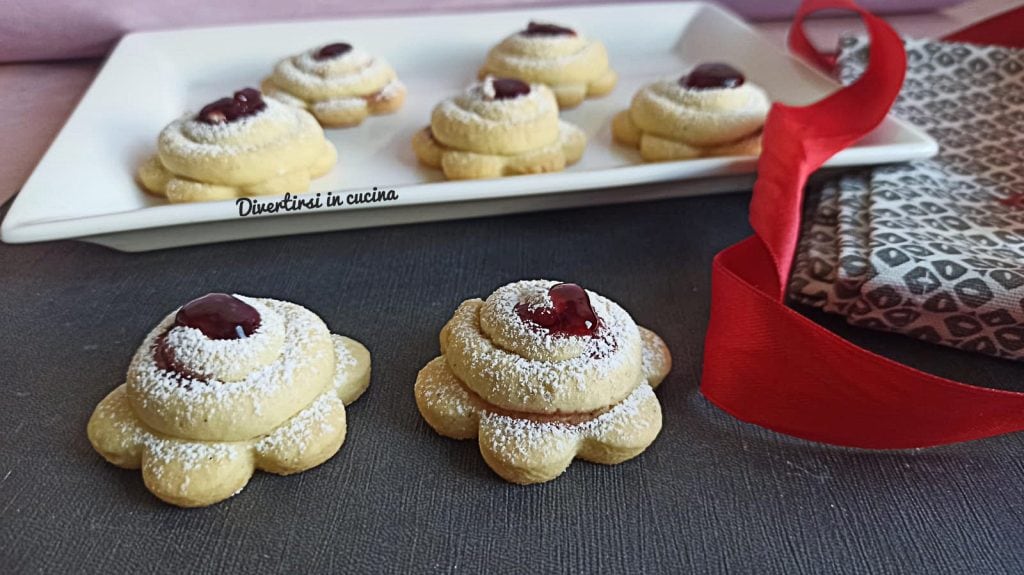 Petites fleurs de pâte sablée