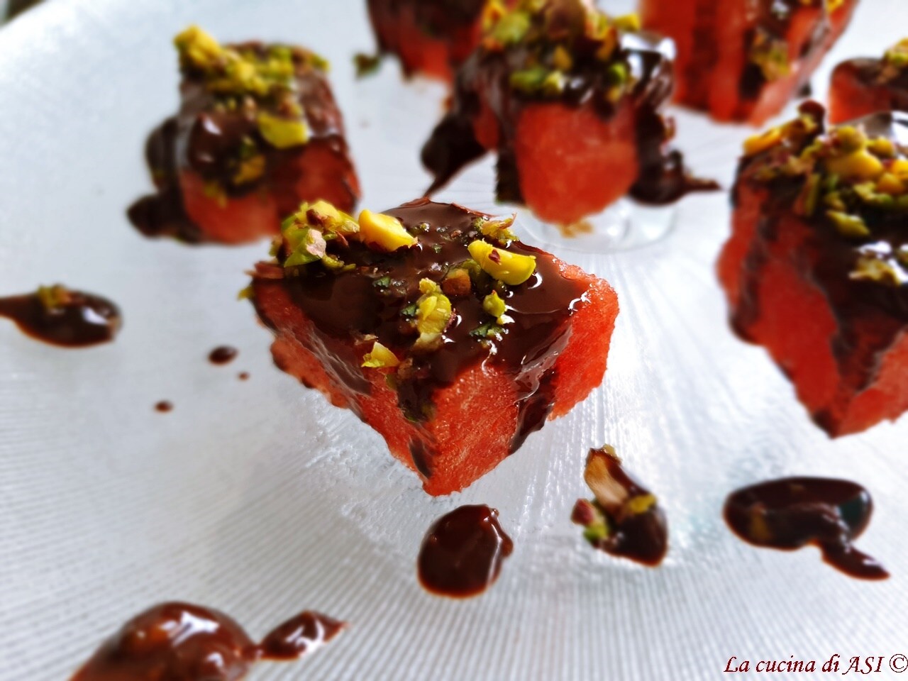 BOUCHÉES DE PASTÈQUE AU CHOCOLAT ET AUX PISTACHES