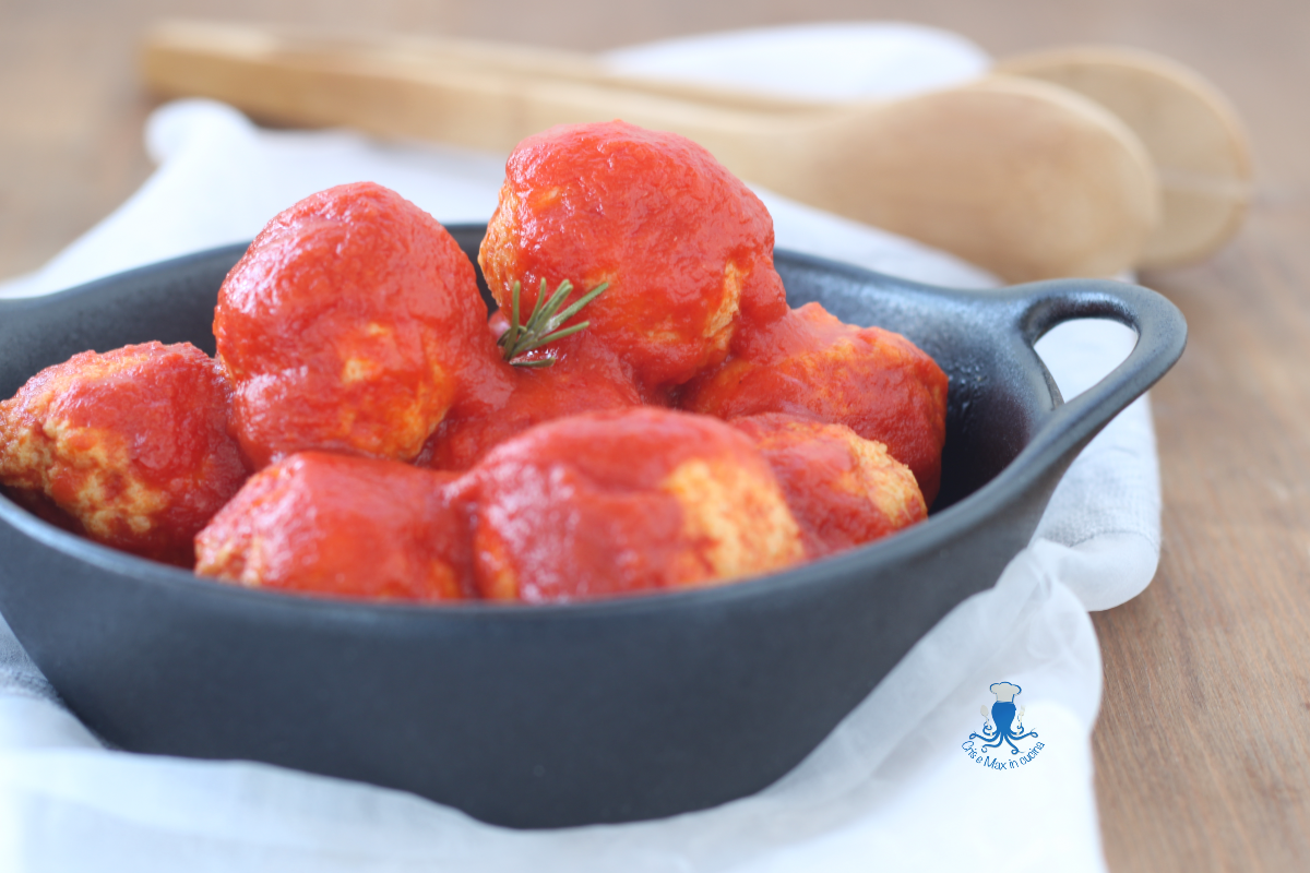 Boulettes de poulet à la sauce, recette avec et sans Thermomix.