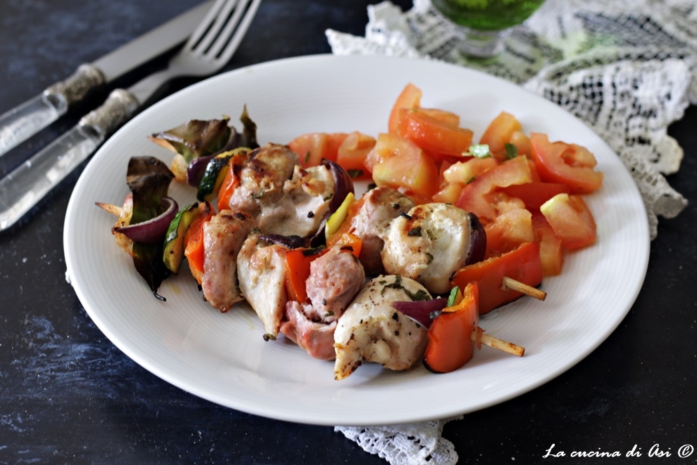 Brochettes mixtes de viande et légumes