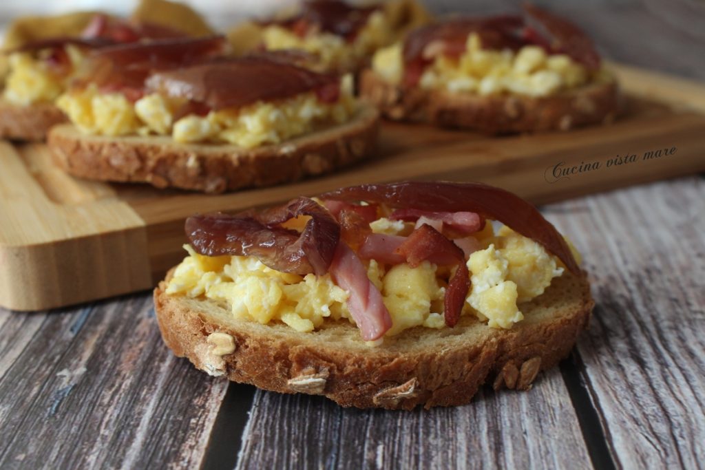 Bruschettes œufs et oignon Cuisine vue mer