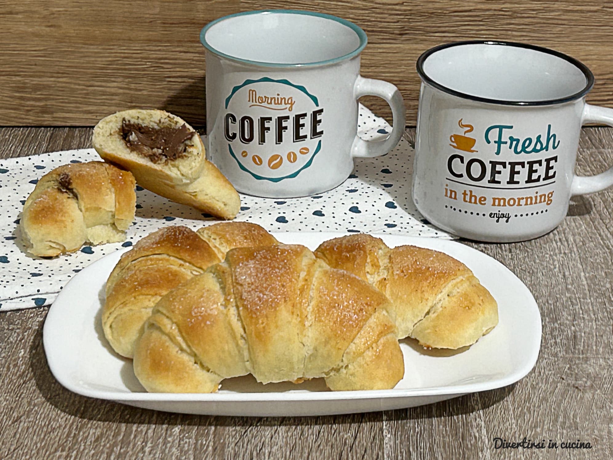 Croissants faits maison avec cœur gourmand