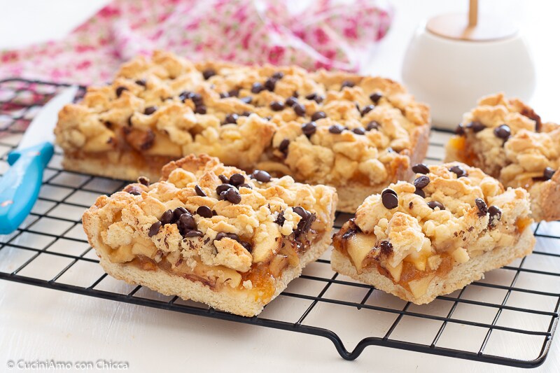 CRUMBLE AUX CONFITURES D’ORANGES ET DE POMMES