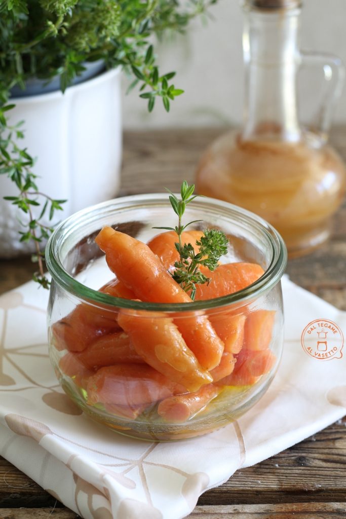 carottes cuites en bocal au micro-ondes avec huile, sucre et sel