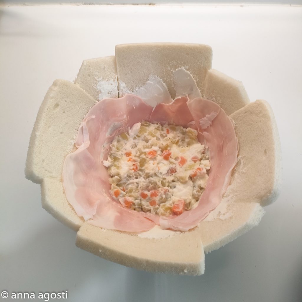 Charlotte salée avec salade russe